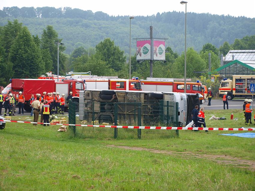Schwerer Unfall mit Reisebus Lohmar Donrather Dreieck P277.JPG